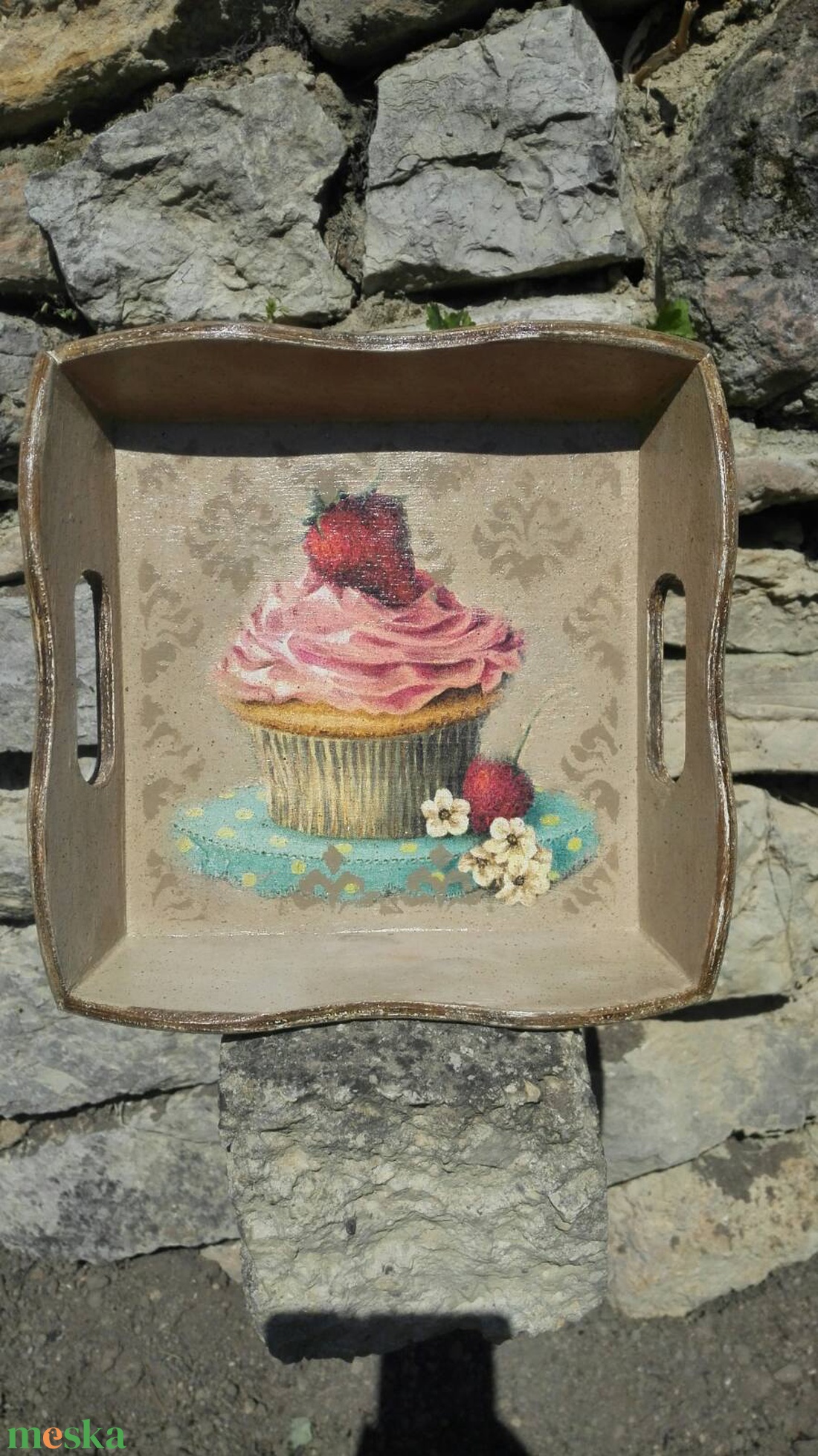 Fa tálca muffinos mintával - otthon & életmód - konyhafelszerelés, tálalás - tálalás - tálca - Meska.hu