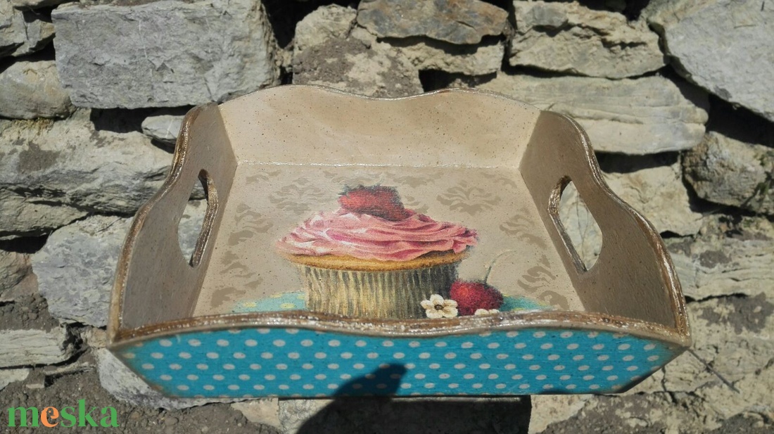 Fa tálca muffinos mintával - otthon & életmód - konyhafelszerelés, tálalás - tálalás - tálca - Meska.hu