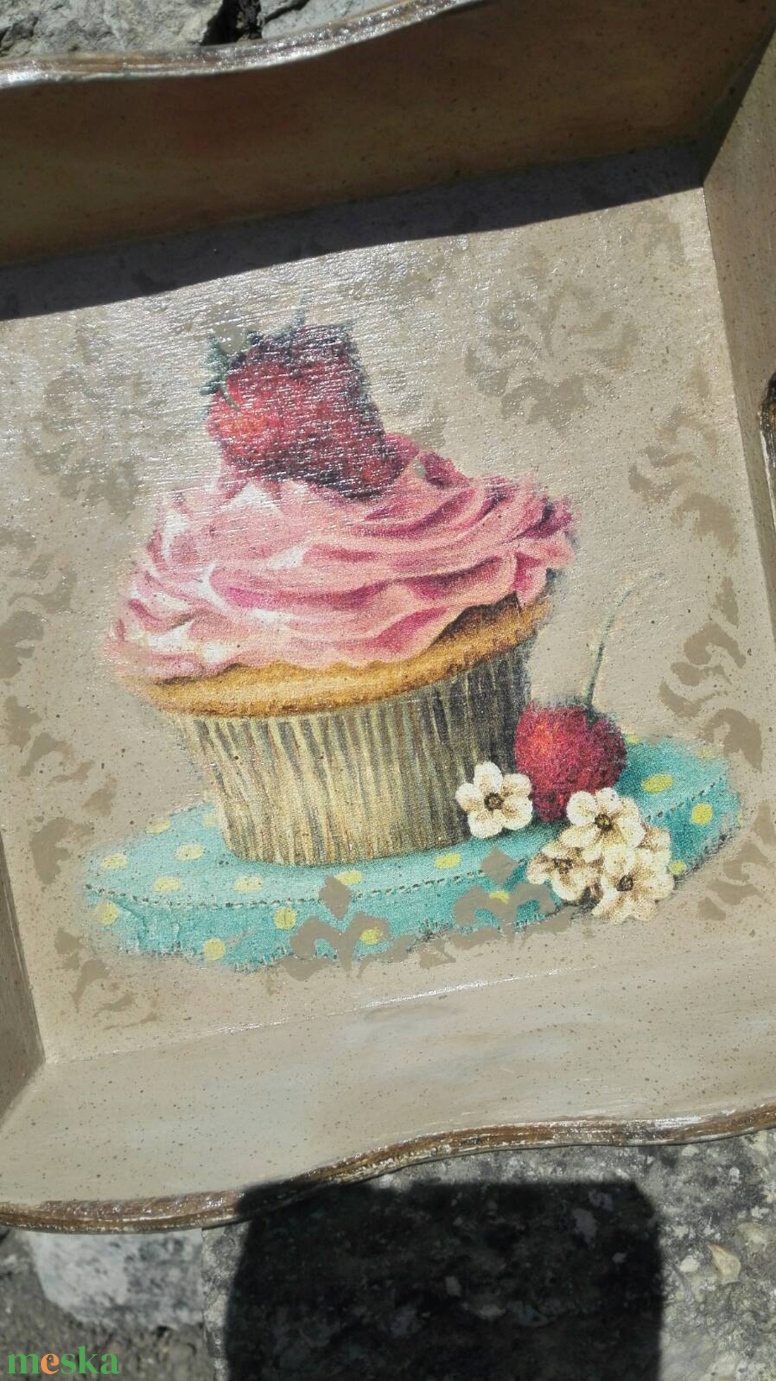 Fa tálca muffinos mintával - otthon & életmód - konyhafelszerelés, tálalás - tálalás - tálca - Meska.hu