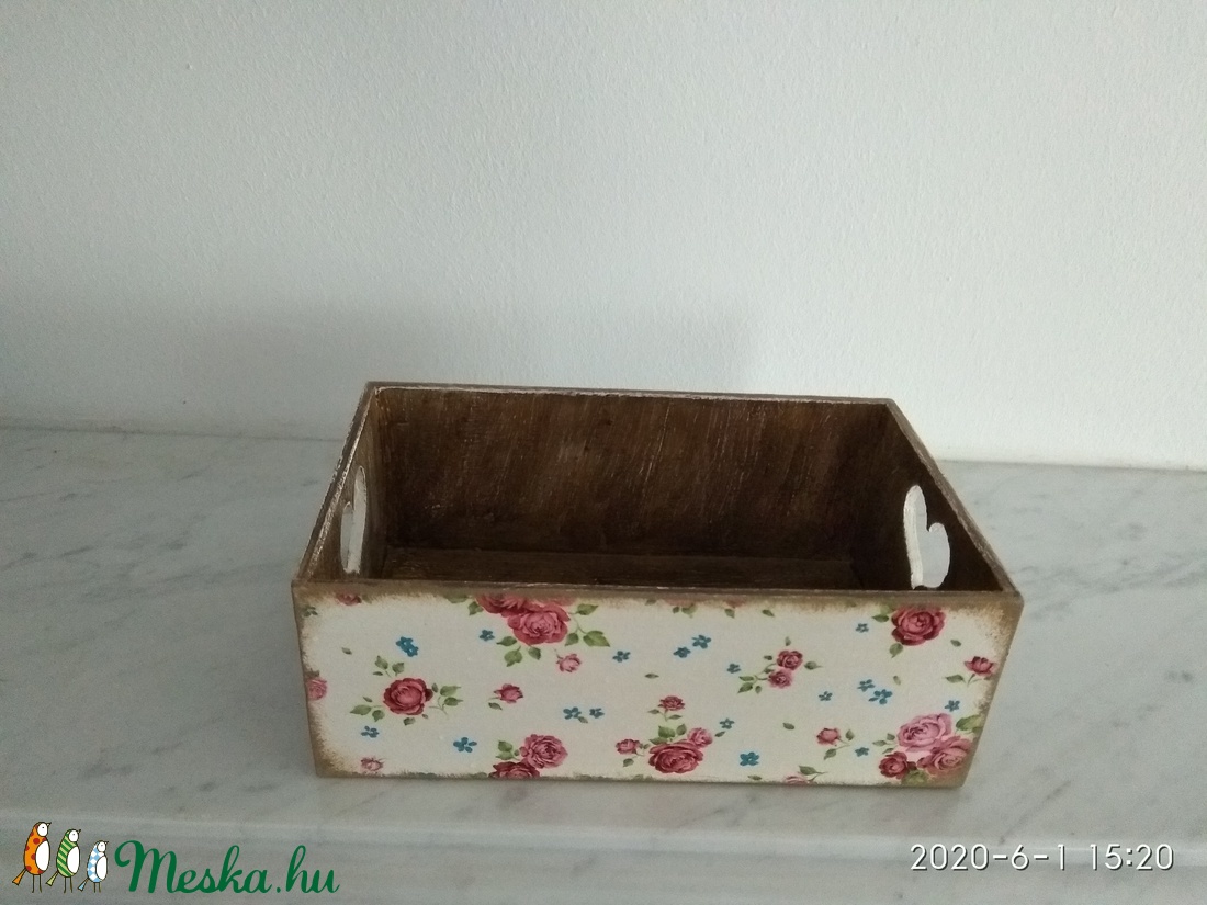 Vintage stílusú apró rózsás mintás tároló doboz /asztali tolltartó/sminktartó/ékszertartó - otthon & életmód - tárolás & rendszerezés - láda - Meska.hu Vintage stílusú apró rózsás mintás tároló doboz /asztali tolltartó/sminktartó/ékszertartó - otthon & életmód - tárolás & rendszerezés - láda - Meska.hu