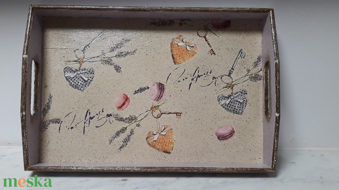 Vintage stílusú levendula-macaron mintás tálca fából - otthon & életmód - konyhafelszerelés, tálalás - tálalás - tálca - Meska.hu