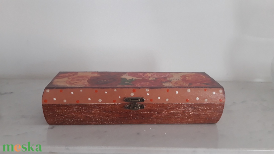 Rózsás tolltartó/ szemüvegtartó/ékszertartó a vintage jegyében - otthon & életmód - papír, írószer - tolltartó & ceruzatekercs - Meska.hu Rózsás tolltartó/ szemüvegtartó/ékszertartó a vintage jegyében - otthon & életmód - papír, írószer - tolltartó & ceruzatekercs - Meska.hu
