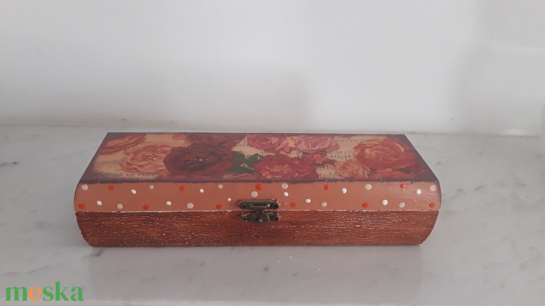 Rózsás tolltartó/ szemüvegtartó/ékszertartó a vintage jegyében - otthon & életmód - papír, írószer - tolltartó & ceruzatekercs - Meska.hu Rózsás tolltartó/ szemüvegtartó/ékszertartó a vintage jegyében - otthon & életmód - papír, írószer - tolltartó & ceruzatekercs - Meska.hu