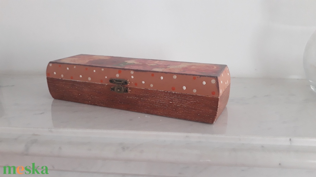 Rózsás tolltartó/ szemüvegtartó/ékszertartó a vintage jegyében - otthon & életmód - papír, írószer - tolltartó & ceruzatekercs - Meska.hu Rózsás tolltartó/ szemüvegtartó/ékszertartó a vintage jegyében - otthon & életmód - papír, írószer - tolltartó & ceruzatekercs - Meska.hu