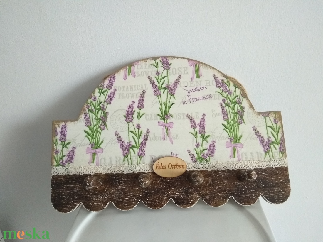Vintage stílusú levendulás kulcstartóÉdes otthon felírattal - otthon & életmód - dekoráció - fali és függő dekoráció - fali kulcstartó - Meska.hu Vintage stílusú levendulás kulcstartóÉdes otthon felírattal - otthon & életmód - dekoráció - fali és függő dekoráció - fali kulcstartó - Meska.hu