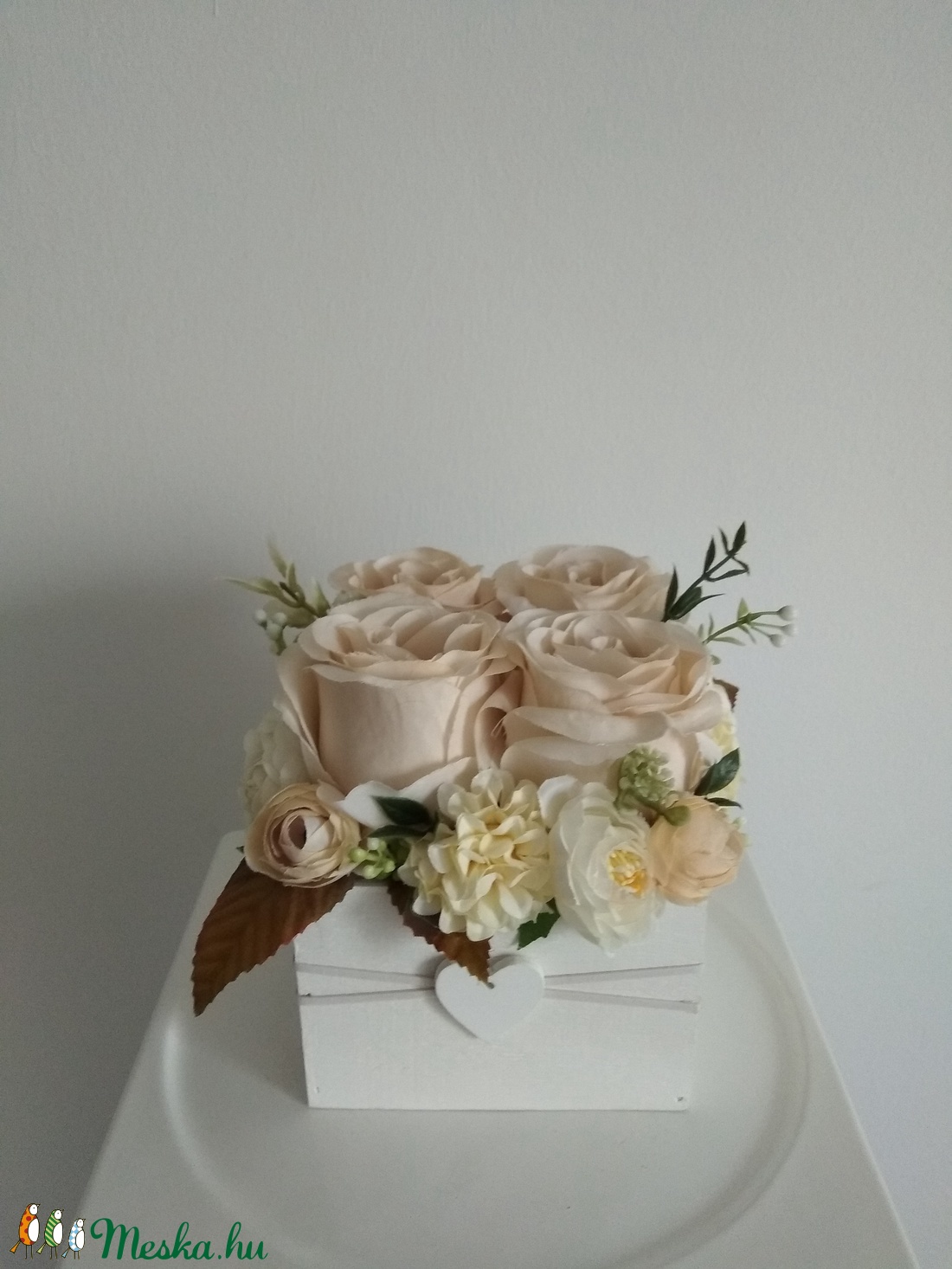 Rózsabox vintage cappucinó színű selyem virágokkal - esküvő - emlék & ajándék - szülőköszöntő ajándék - Meska.hu Rózsabox vintage cappucinó színű selyem virágokkal - esküvő - emlék & ajándék - szülőköszöntő ajándék - Meska.hu