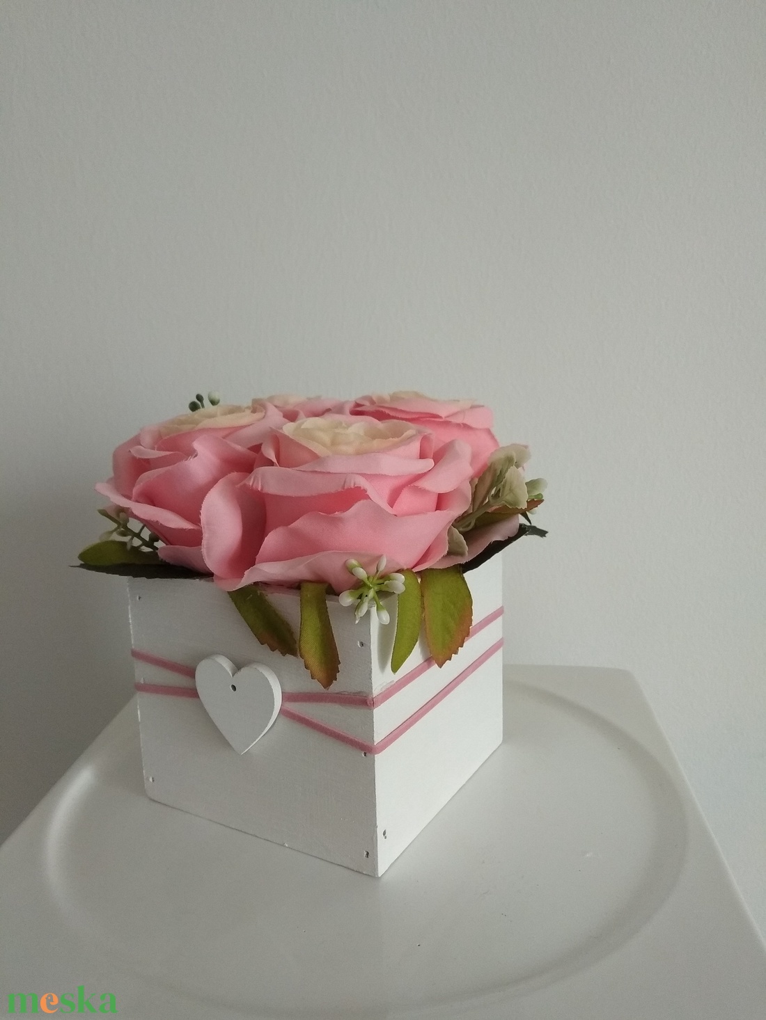 Virágbox / asztaldísz fa dobozban vintage rózsaszín selyem virágokkal - otthon & életmód - dekoráció - asztal és polc dekoráció - díszdoboz - Meska.hu Virágbox / asztaldísz fa dobozban vintage rózsaszín selyem virágokkal - otthon & életmód - dekoráció - asztal és polc dekoráció - díszdoboz - Meska.hu