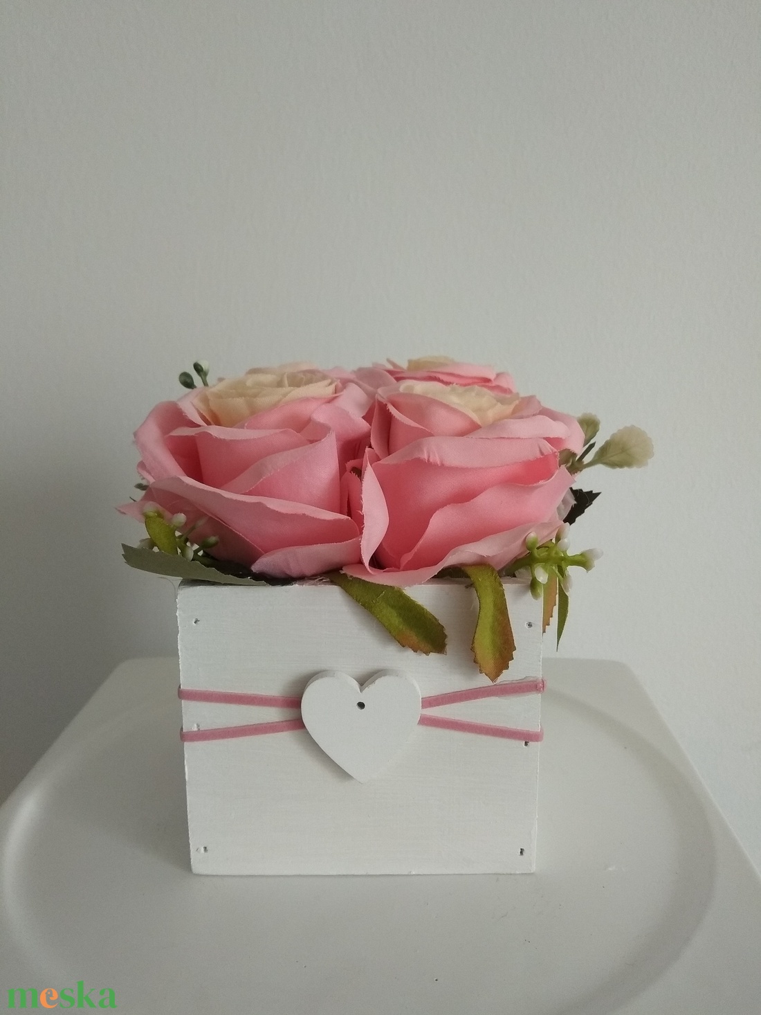 Virágbox / asztaldísz fa dobozban vintage rózsaszín selyem virágokkal - otthon & életmód - dekoráció - asztal és polc dekoráció - díszdoboz - Meska.hu Virágbox / asztaldísz fa dobozban vintage rózsaszín selyem virágokkal - otthon & életmód - dekoráció - asztal és polc dekoráció - díszdoboz - Meska.hu