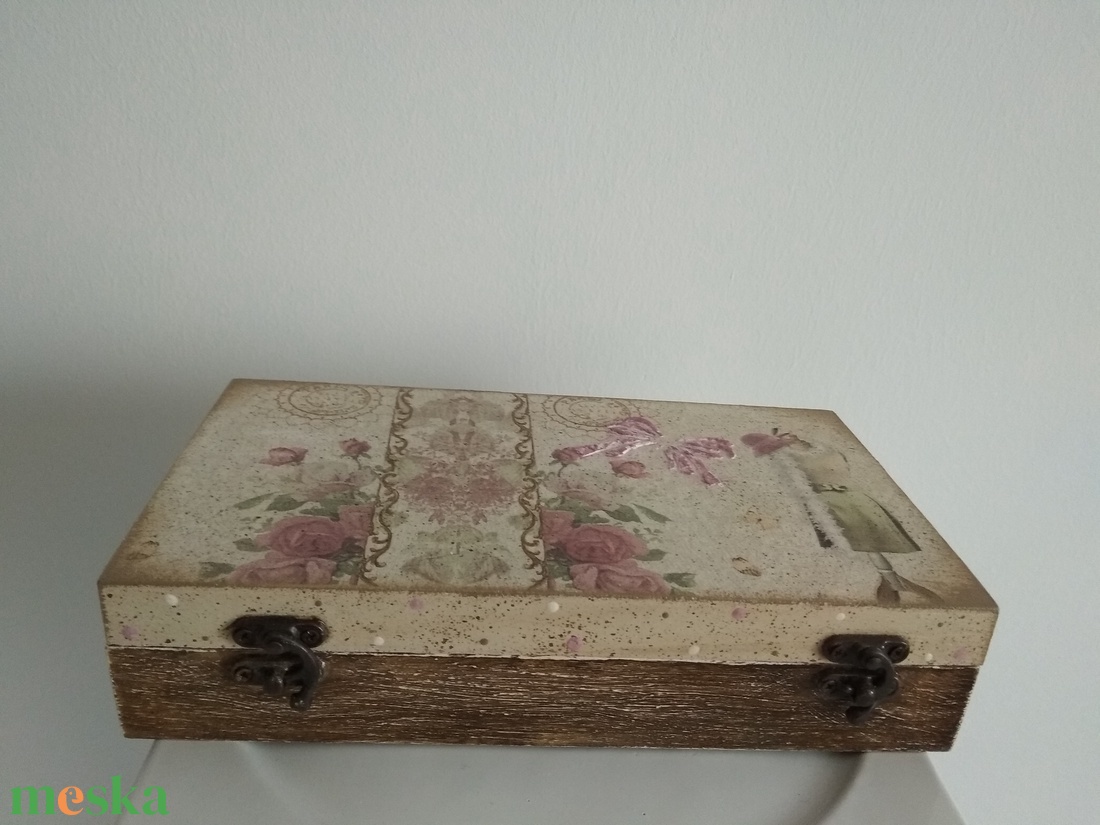 Igazi csajos dobozka ékszereidnek vagy minden másnak a vintage jegyében - ékszer - ékszertartó - ékszerdoboz - Meska.hu Igazi csajos dobozka ékszereidnek vagy minden másnak a vintage jegyében - ékszer - ékszertartó - ékszerdoboz - Meska.hu
