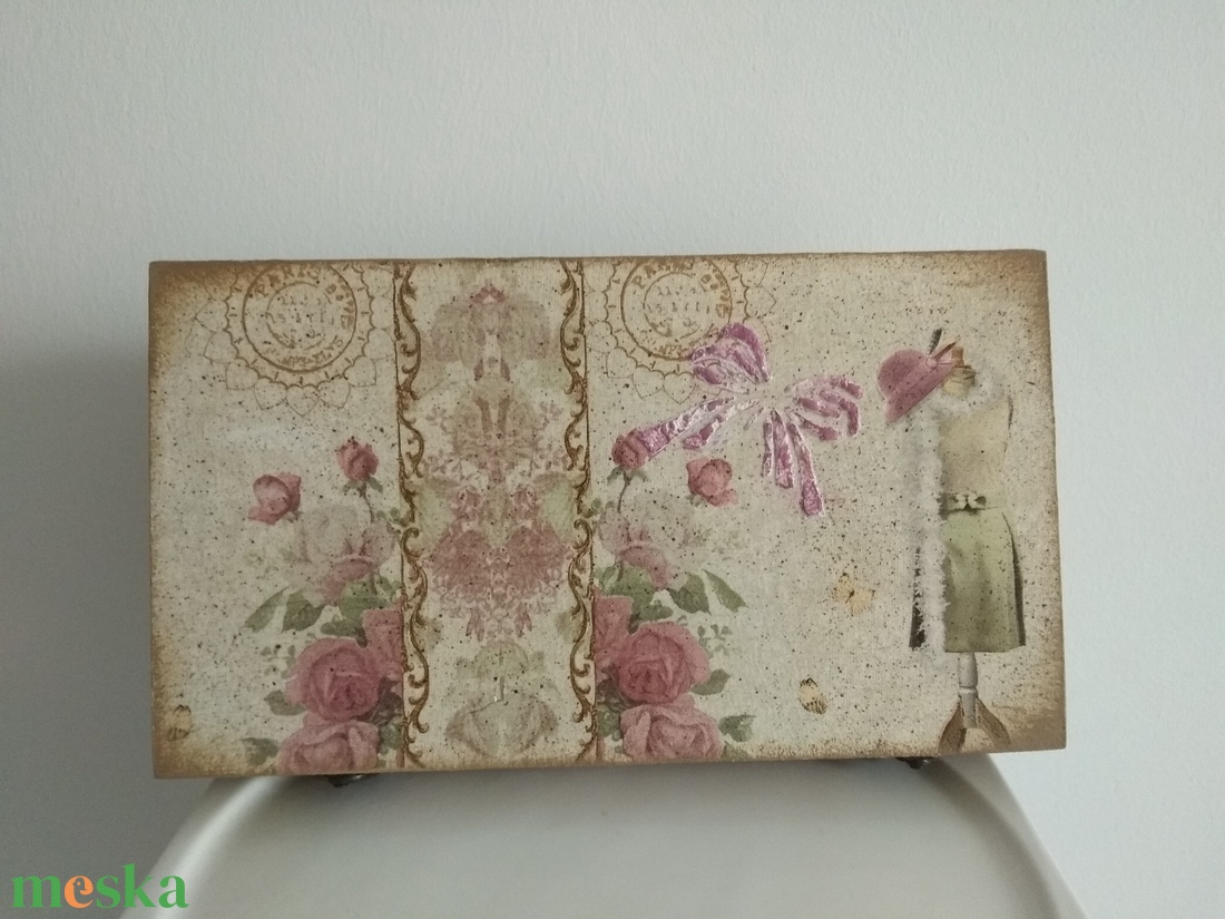 Igazi csajos dobozka ékszereidnek vagy minden másnak a vintage jegyében - ékszer - ékszertartó - ékszerdoboz - Meska.hu Igazi csajos dobozka ékszereidnek vagy minden másnak a vintage jegyében - ékszer - ékszertartó - ékszerdoboz - Meska.hu