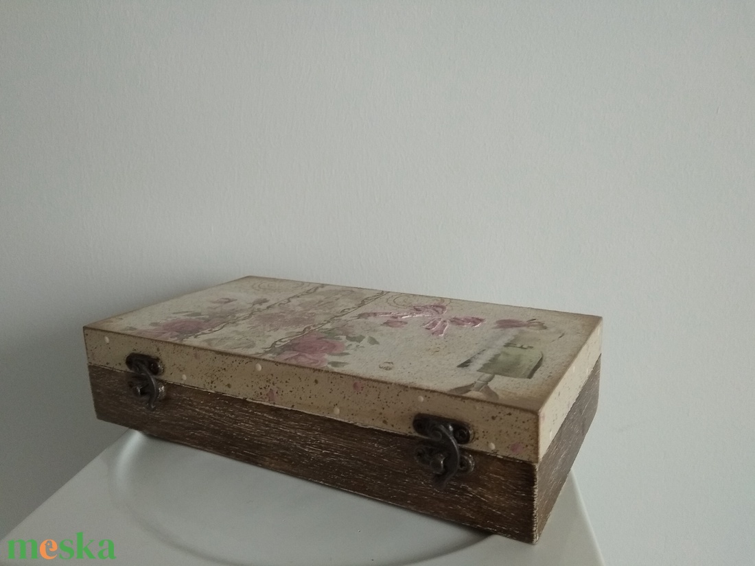 Igazi csajos dobozka ékszereidnek vagy minden másnak a vintage jegyében - ékszer - ékszertartó - ékszerdoboz - Meska.hu Igazi csajos dobozka ékszereidnek vagy minden másnak a vintage jegyében - ékszer - ékszertartó - ékszerdoboz - Meska.hu