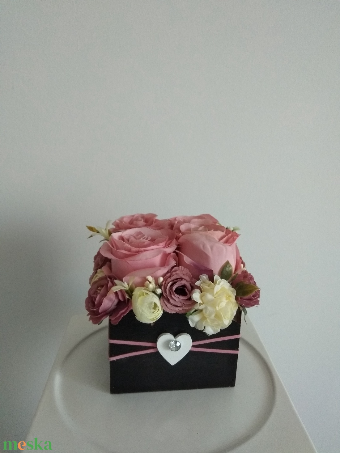 Virágbox / asztaldísz vintage bézs-mályva színű selyem virágokkal - otthon & lakás - dekoráció - virágdísz és tartó - virágbox, virágdoboz - Meska.hu