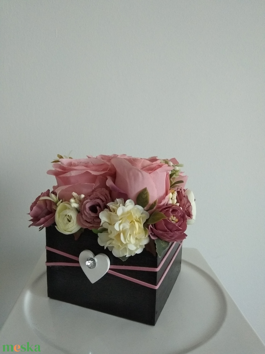 Virágbox / asztaldísz vintage bézs-mályva színű selyem virágokkal - otthon & életmód - dekoráció - virágdísz és tartó - virágbox, virágdoboz - Meska.hu