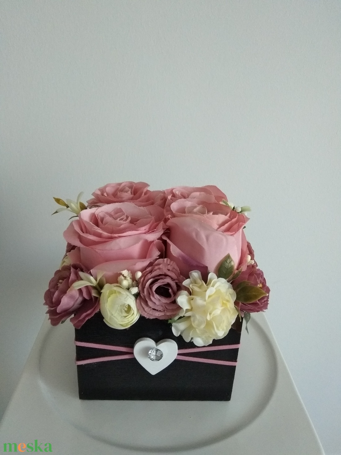 Virágbox / asztaldísz vintage bézs-mályva színű selyem virágokkal - otthon & életmód - dekoráció - virágdísz és tartó - virágbox, virágdoboz - Meska.hu