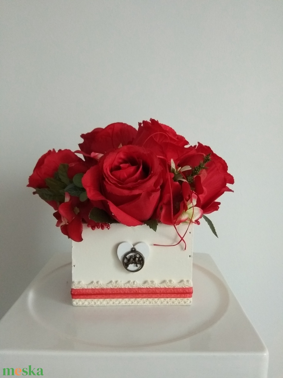 Virágbox / asztaldísz vintage piros selyem virágokkal  - otthon & életmód - dekoráció - virágdísz és tartó - virágbox, virágdoboz - Meska.hu