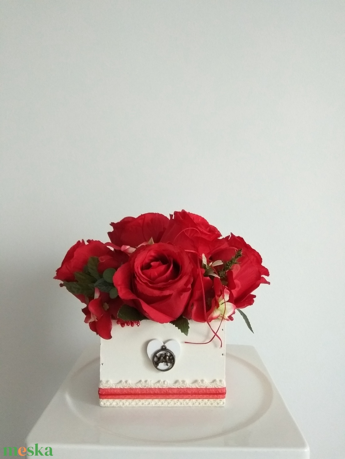 Virágbox / asztaldísz vintage piros selyem virágokkal  - otthon & életmód - dekoráció - virágdísz és tartó - virágbox, virágdoboz - Meska.hu