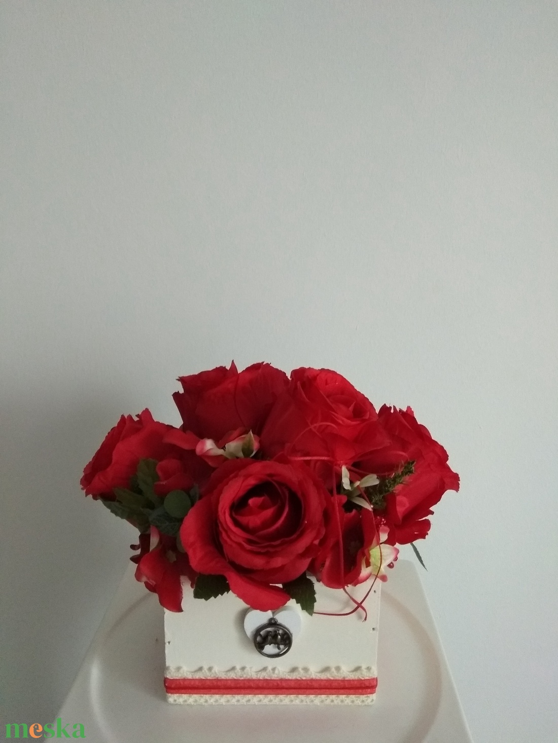 Virágbox / asztaldísz vintage piros selyem virágokkal  - otthon & életmód - dekoráció - virágdísz és tartó - virágbox, virágdoboz - Meska.hu