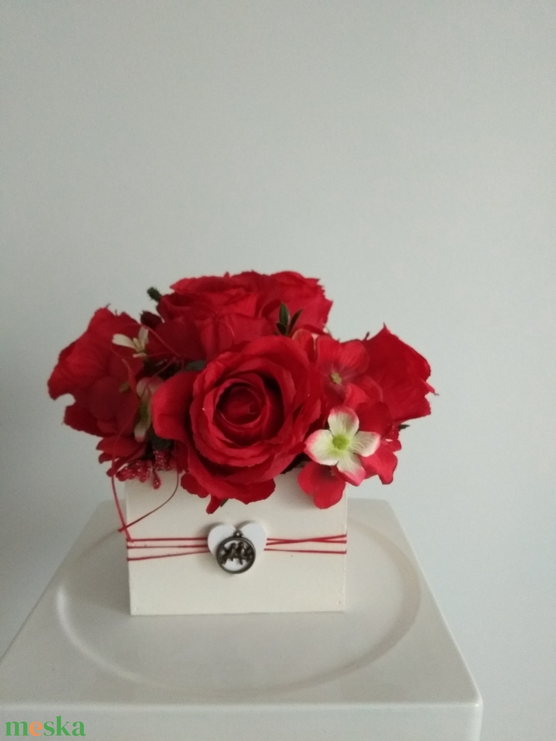 Virágbox / asztaldísz vintage piros selyem virágokkal  - otthon & életmód - dekoráció - virágdísz és tartó - virágbox, virágdoboz - Meska.hu