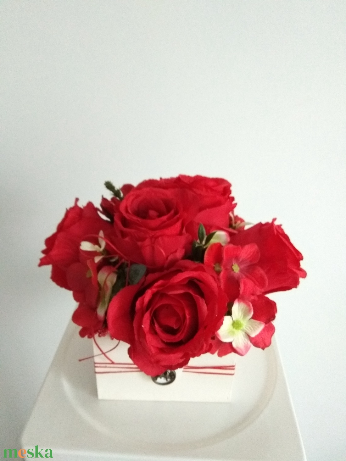 Virágbox / asztaldísz vintage piros selyem virágokkal  - otthon & életmód - dekoráció - virágdísz és tartó - virágbox, virágdoboz - Meska.hu