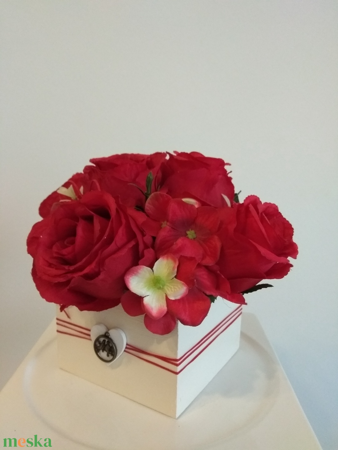 Virágbox / asztaldísz vintage piros selyem virágokkal  - otthon & életmód - dekoráció - virágdísz és tartó - virágbox, virágdoboz - Meska.hu