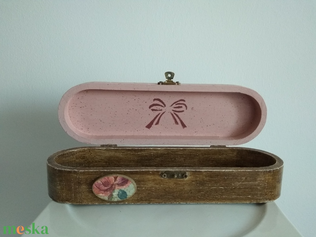 Tűrkiz pasztell rózsás szemüvegtok/ tolltartó/ékszertartó a vintage jegyében - otthon & életmód - papír, írószer - tolltartó & ceruzatekercs - Meska.hu Tűrkiz pasztell rózsás szemüvegtok/ tolltartó/ékszertartó a vintage jegyében - otthon & életmód - papír, írószer - tolltartó & ceruzatekercs - Meska.hu