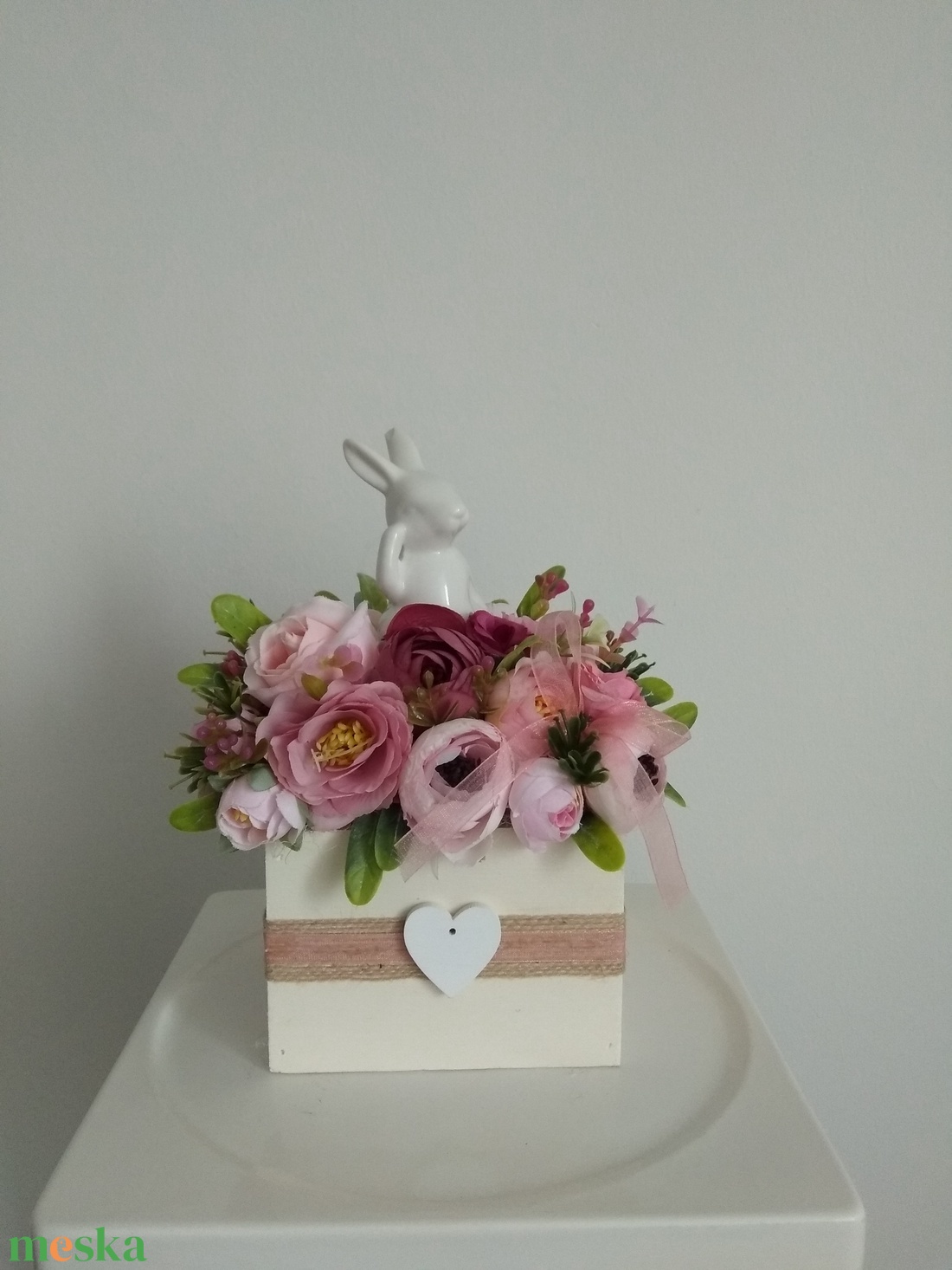 Húsvéti asztaldísz /virágbox kerámia nyuszival a vintage jegyében - otthon & életmód - dekoráció - Meska.hu