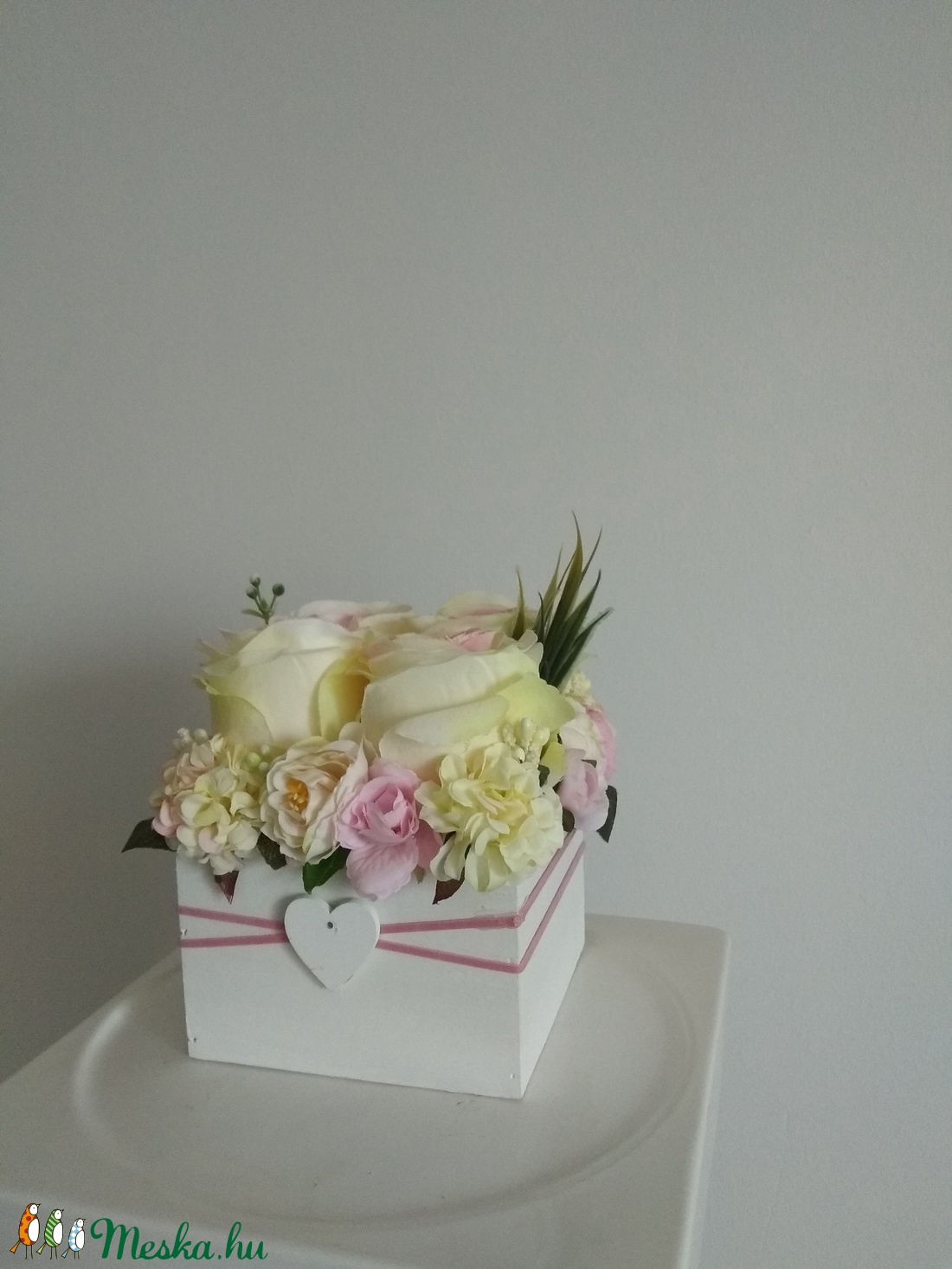 Virágbox / asztaldísz fa dobozban vintage bézs-rózsaszín pasztell árnyalatokkal - otthon & életmód - dekoráció - Meska.hu Virágbox / asztaldísz fa dobozban vintage bézs-rózsaszín pasztell árnyalatokkal - otthon & életmód - dekoráció - Meska.hu