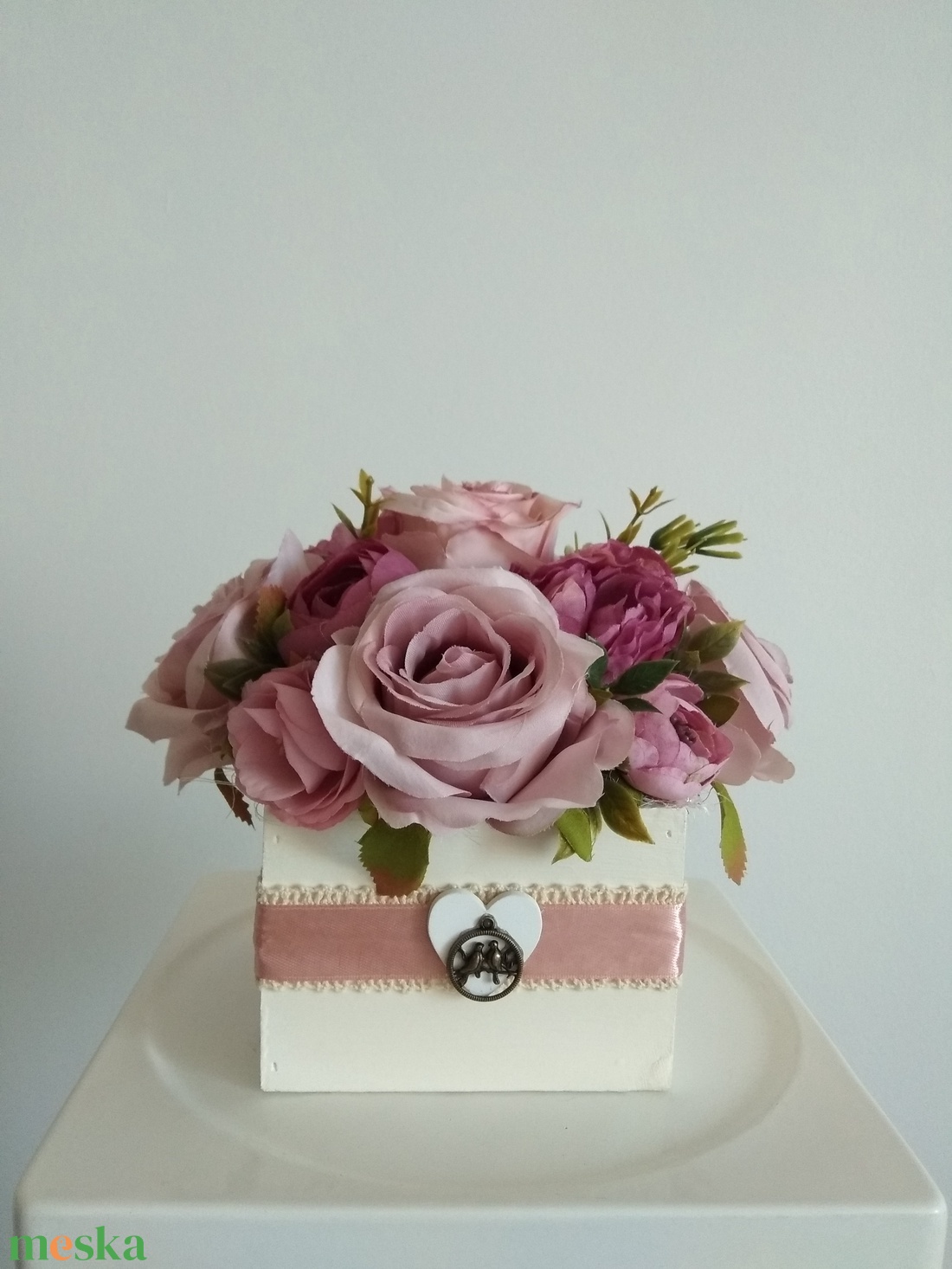 Virágbox / asztaldísz fa dobozban vintage mályvás árnyalatokkal árnyalatokkal - otthon & életmód - dekoráció - virágdísz és tartó - virágbox, virágdoboz - Meska.hu