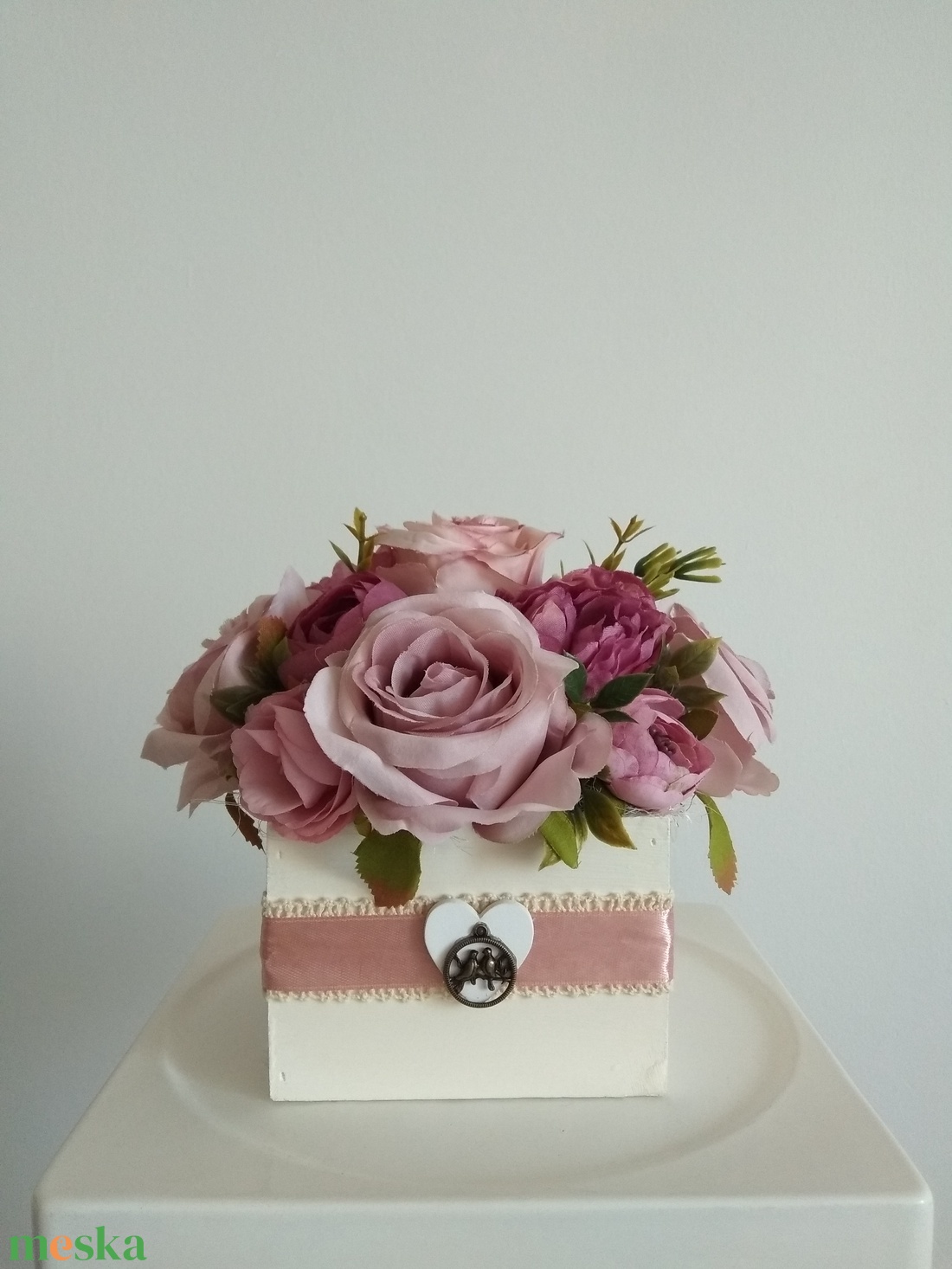 Virágbox / asztaldísz fa dobozban vintage mályvás árnyalatokkal árnyalatokkal - otthon & életmód - dekoráció - virágdísz és tartó - virágbox, virágdoboz - Meska.hu