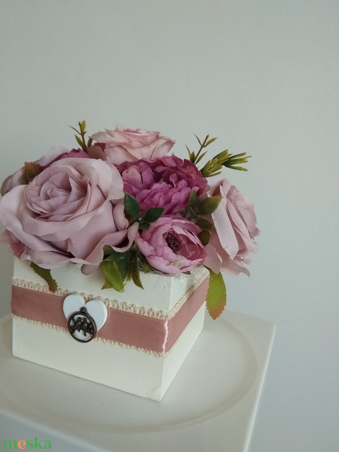 Virágbox / asztaldísz fa dobozban vintage mályvás árnyalatokkal árnyalatokkal - otthon & életmód - dekoráció - virágdísz és tartó - virágbox, virágdoboz - Meska.hu