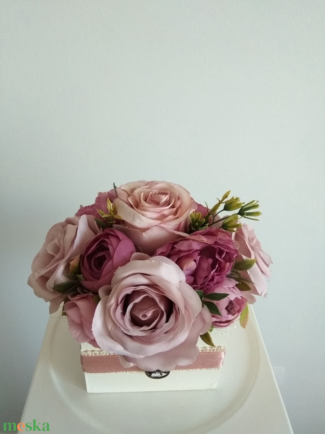 Virágbox / asztaldísz fa dobozban vintage mályvás árnyalatokkal árnyalatokkal - otthon & életmód - dekoráció - virágdísz és tartó - virágbox, virágdoboz - Meska.hu