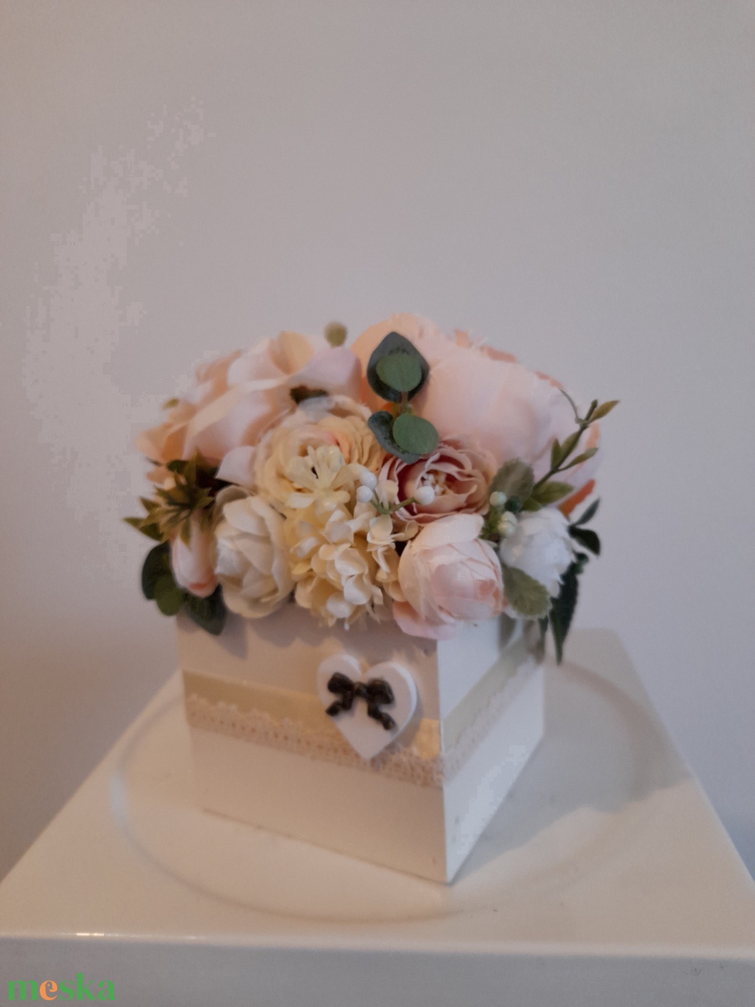 Virágbox / asztaldísz fa dobozban vintage  púder-bézs pasztell árnyalatokkal - otthon & életmód - dekoráció - virágdísz és tartó - virágbox, virágdoboz - Meska.hu