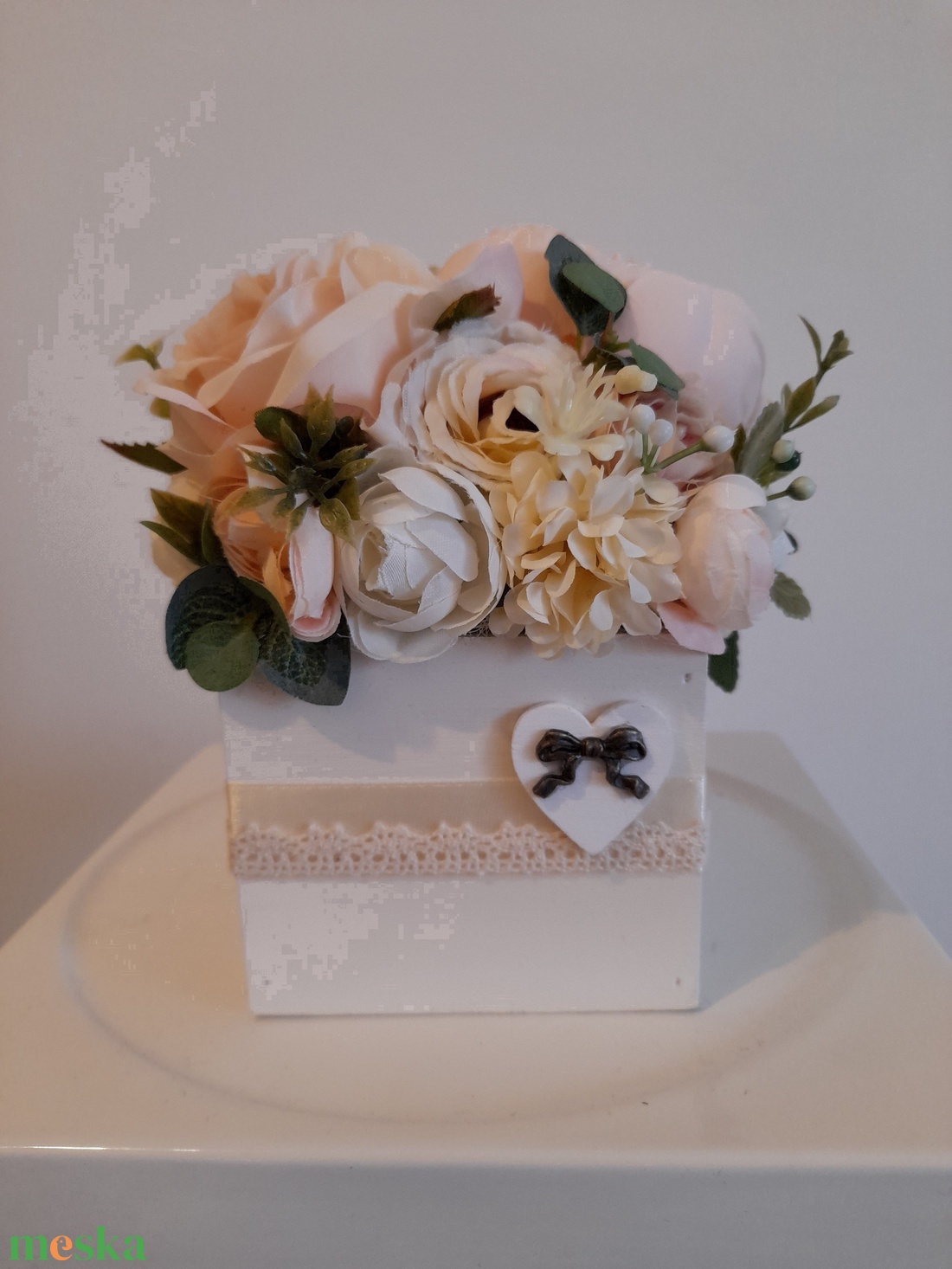 Virágbox / asztaldísz fa dobozban vintage  púder-bézs pasztell árnyalatokkal - otthon & életmód - dekoráció - virágdísz és tartó - virágbox, virágdoboz - Meska.hu