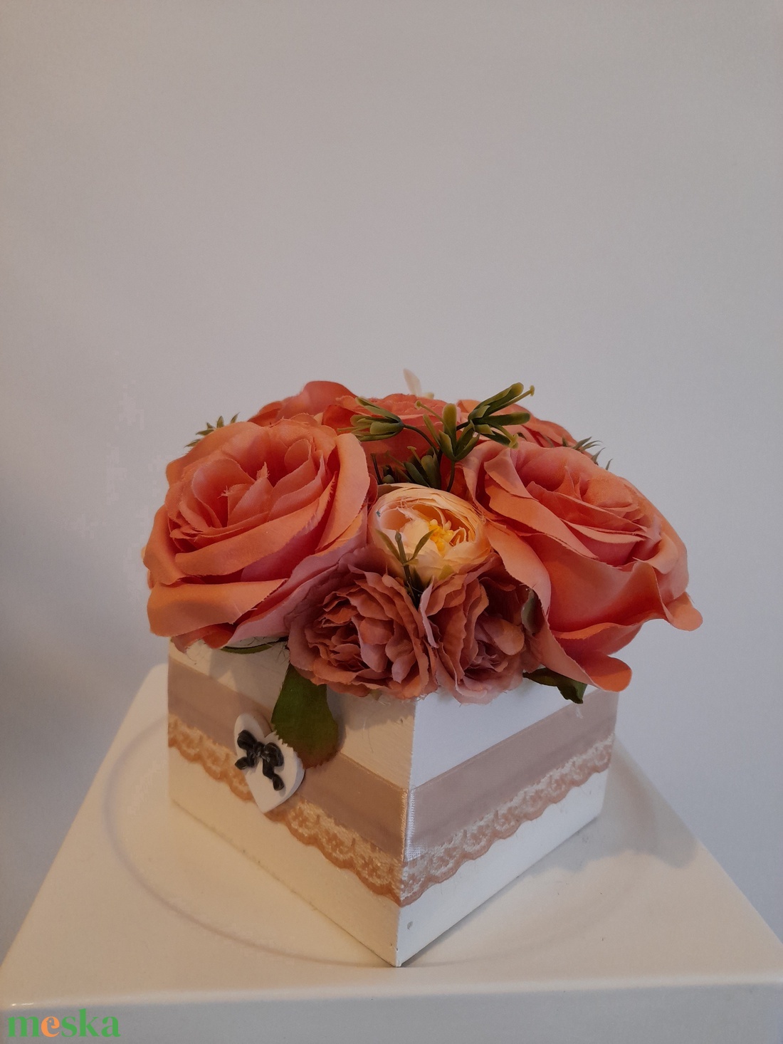 Virágbox / asztaldísz fa dobozban vintage narancs  árnyalatokkal - otthon & életmód - dekoráció - virágdísz és tartó - virágbox, virágdoboz - Meska.hu