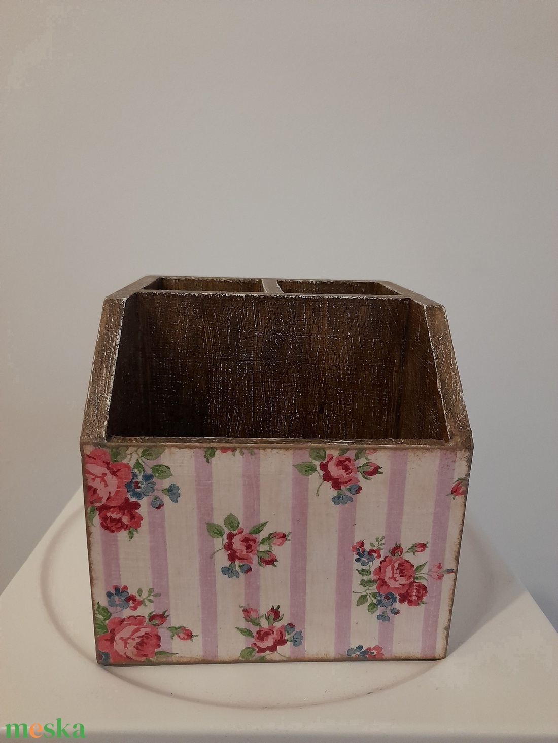 Vintage stílusú virág mintás tároló doboz/tolltartó/smink tartó - otthon & életmód - papír, írószer - tolltartó & ceruzatekercs - Meska.hu Vintage stílusú virág mintás tároló doboz/tolltartó/smink tartó - otthon & életmód - papír, írószer - tolltartó & ceruzatekercs - Meska.hu