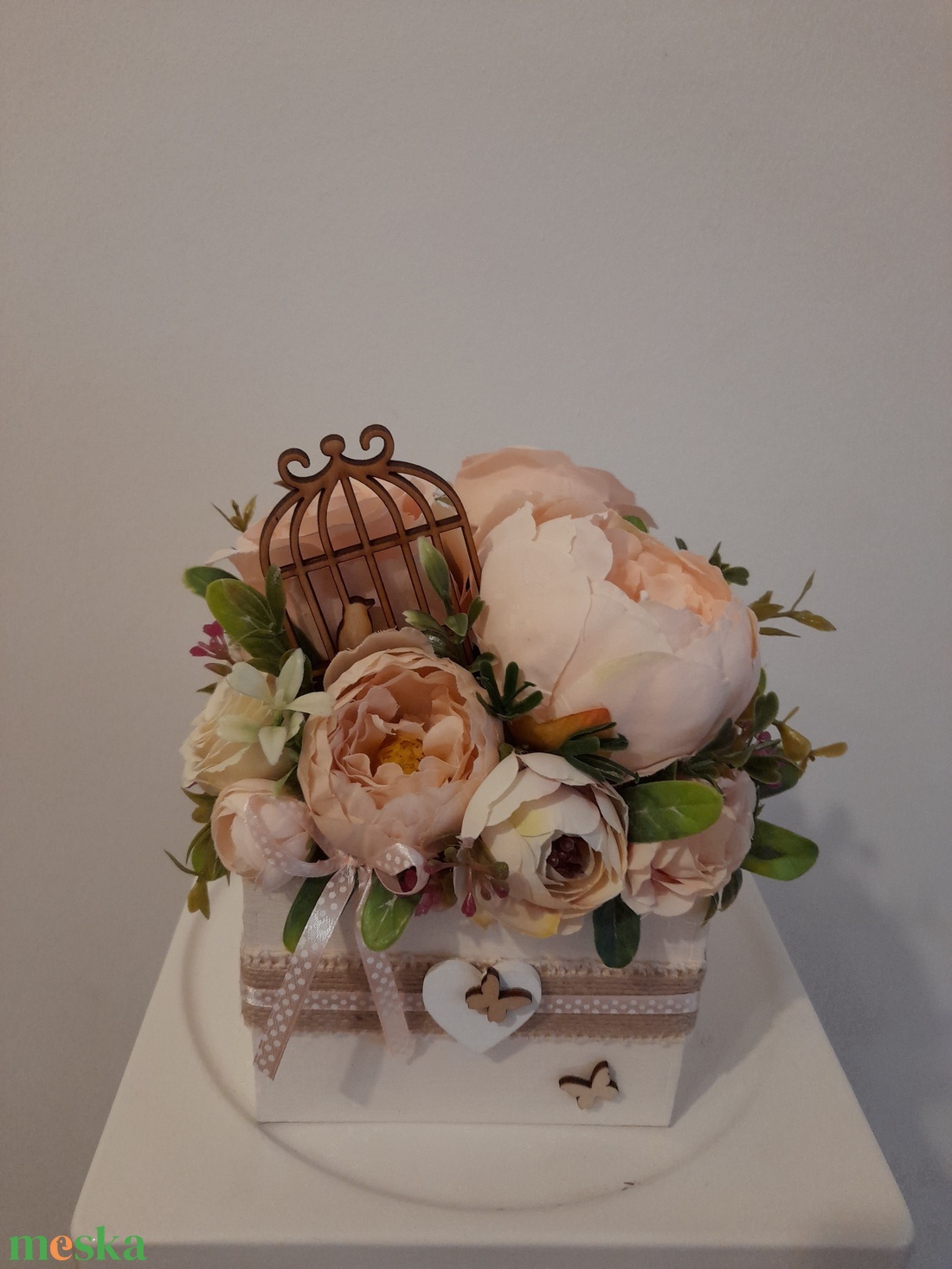 Virágbox / asztaldísz fehér fa dobozban vintage púder pasztell árnyalatokkal - otthon & életmód - dekoráció - Meska.hu