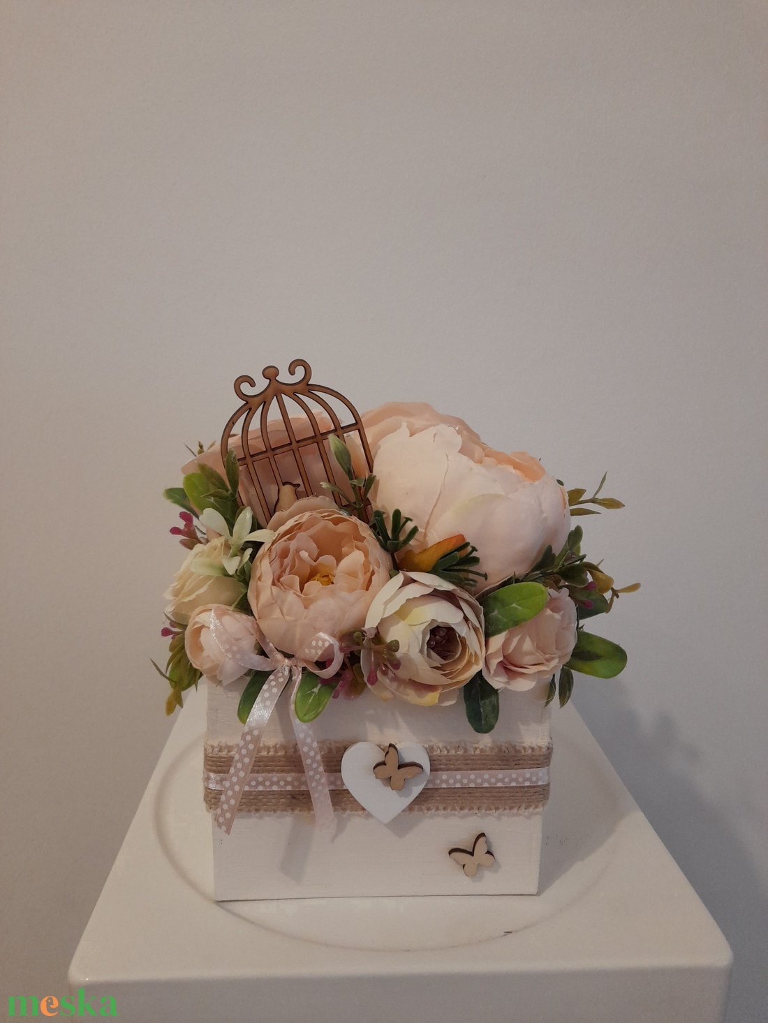 Virágbox / asztaldísz fehér fa dobozban vintage púder pasztell árnyalatokkal - otthon & életmód - dekoráció - Meska.hu