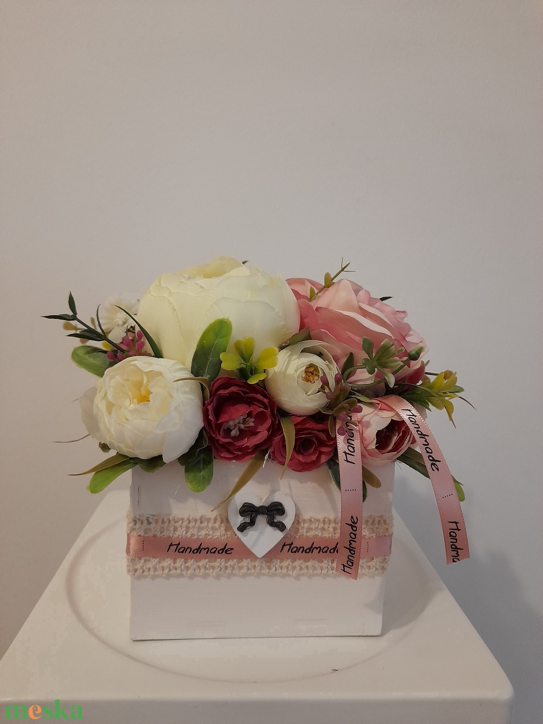 Virágbox / asztaldísz fehér fa dobozban vintage drapp-mályva pasztell árnyalatokkal - otthon & életmód - dekoráció - virágdísz és tartó - virágbox, virágdoboz - Meska.hu