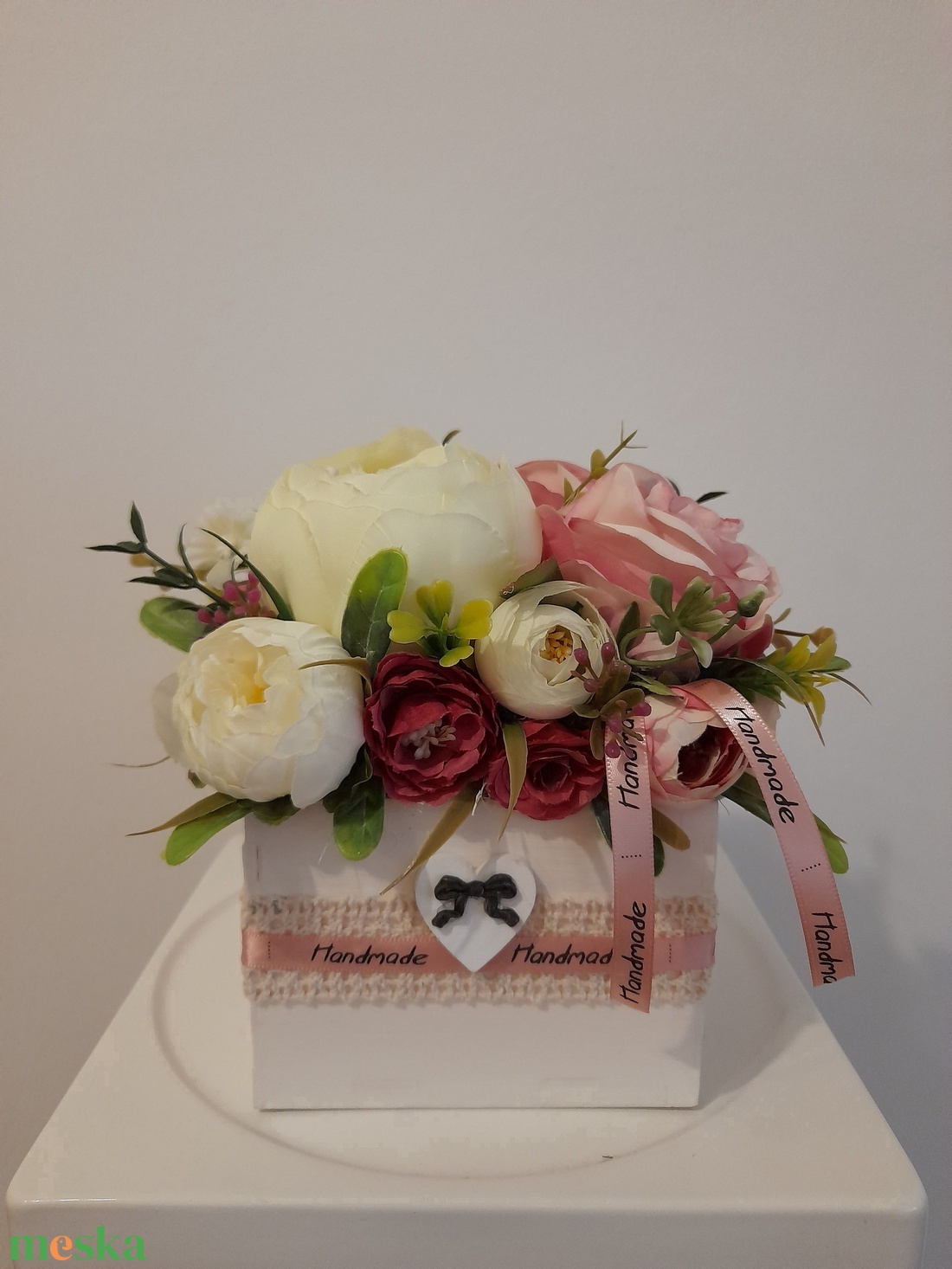 Virágbox / asztaldísz fehér fa dobozban vintage drapp-mályva pasztell árnyalatokkal - otthon & életmód - dekoráció - virágdísz és tartó - virágbox, virágdoboz - Meska.hu