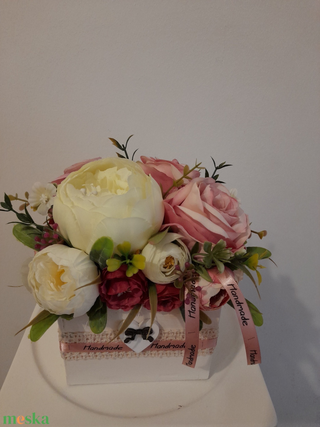 Virágbox / asztaldísz fehér fa dobozban vintage drapp-mályva pasztell árnyalatokkal - otthon & életmód - dekoráció - virágdísz és tartó - virágbox, virágdoboz - Meska.hu