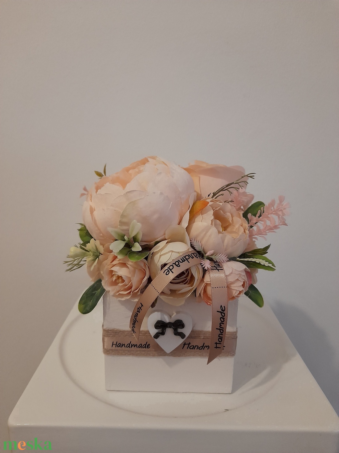 Virágbox / asztaldísz fehér fa dobozban vintage púder pasztell árnyalatokkal - otthon & életmód - dekoráció - virágdísz és tartó - virágbox, virágdoboz - Meska.hu