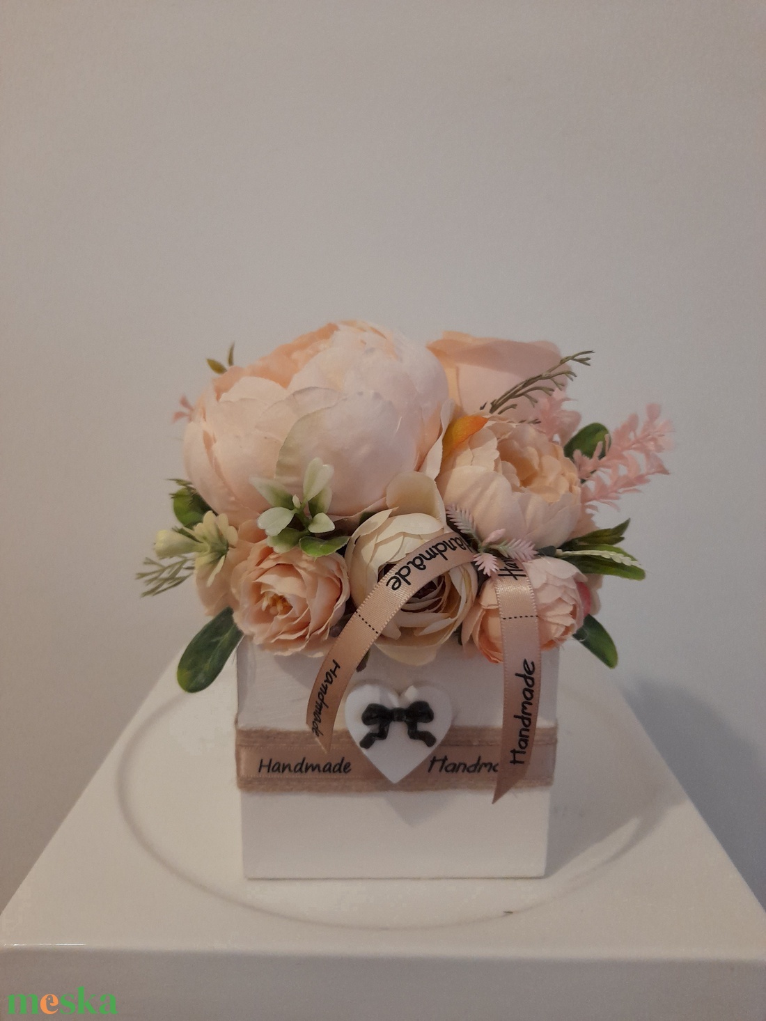 Virágbox / asztaldísz fehér fa dobozban vintage púder pasztell árnyalatokkal - otthon & életmód - dekoráció - virágdísz és tartó - virágbox, virágdoboz - Meska.hu