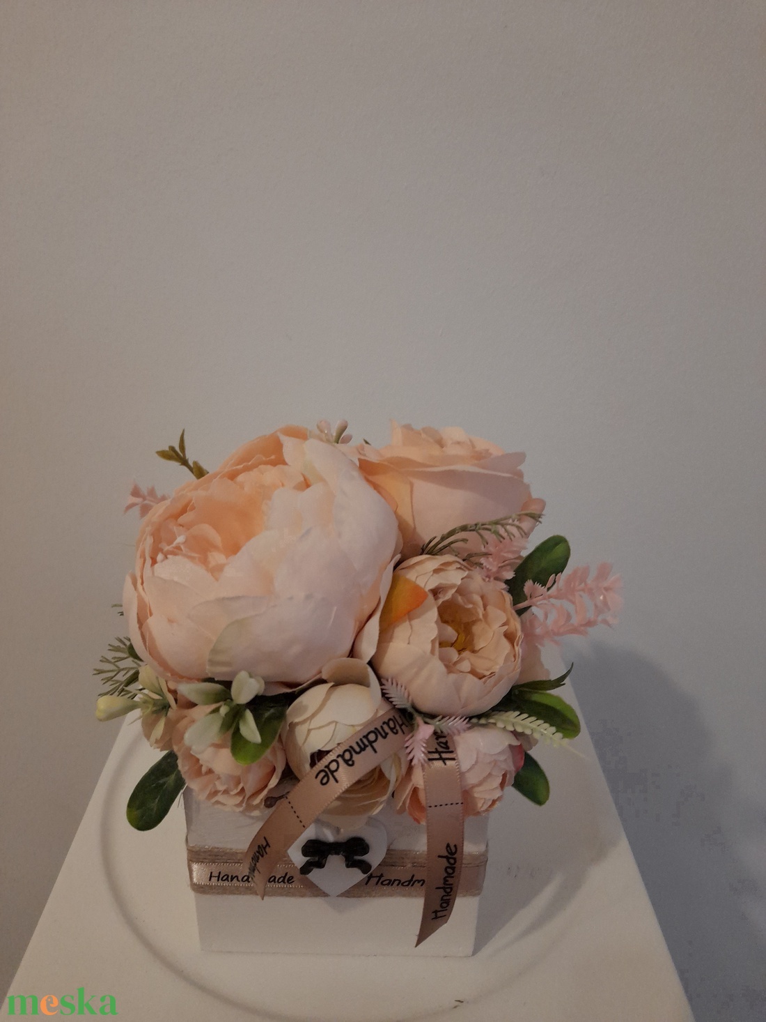 Virágbox / asztaldísz fehér fa dobozban vintage púder pasztell árnyalatokkal - otthon & életmód - dekoráció - virágdísz és tartó - virágbox, virágdoboz - Meska.hu