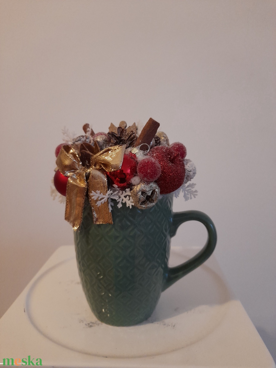 Karácsonyi asztaldísz  fenyőzöld kerámia kaspóba - otthon & életmód - dekoráció - asztal és polc dekoráció - asztaldísz - Meska.hu