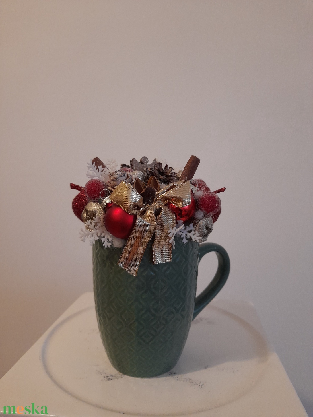 Karácsonyi asztaldísz  fenyőzöld kerámia kaspóba - otthon & életmód - dekoráció - asztal és polc dekoráció - asztaldísz - Meska.hu