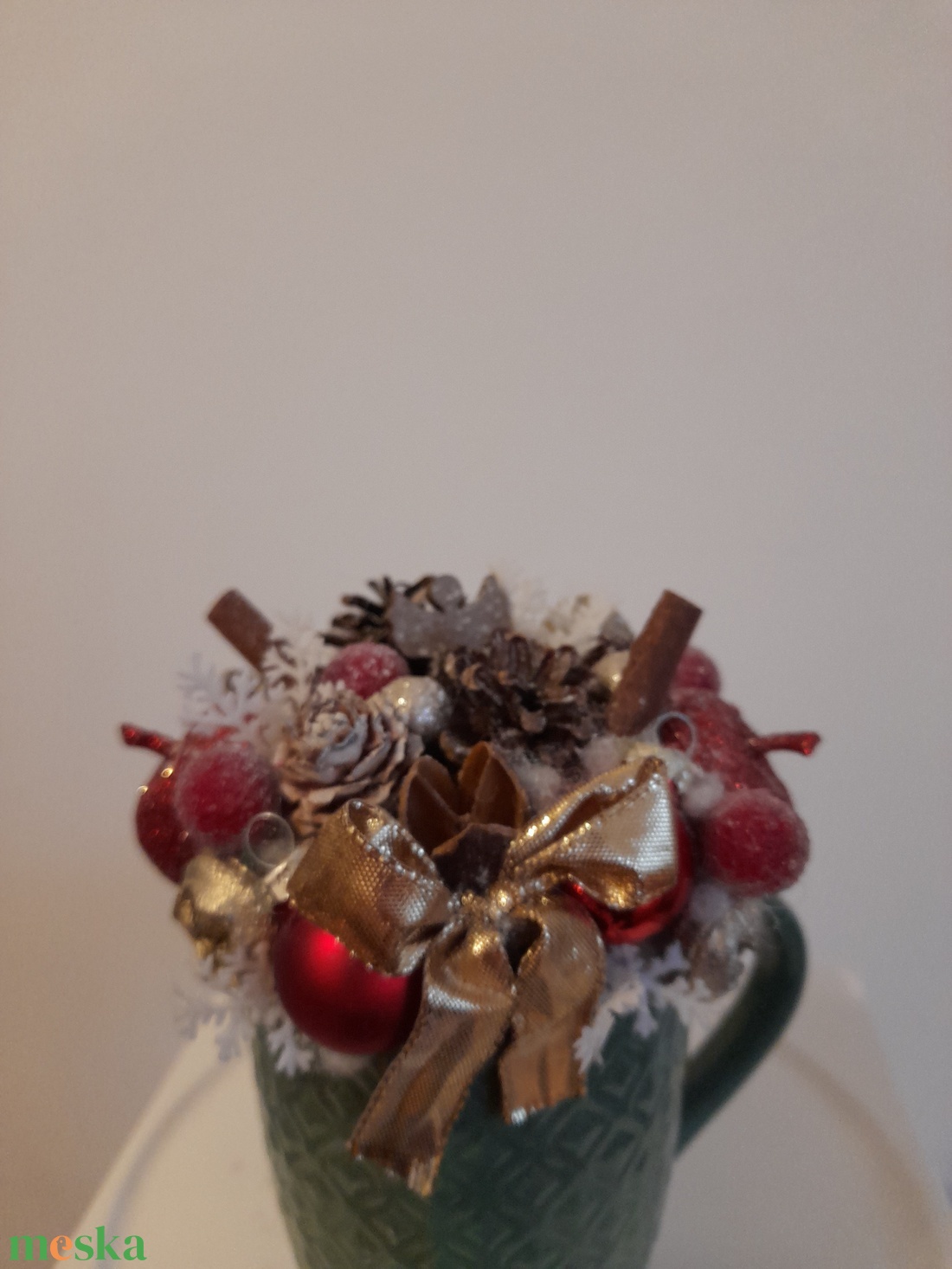 Karácsonyi asztaldísz  fenyőzöld kerámia kaspóba - otthon & életmód - dekoráció - asztal és polc dekoráció - asztaldísz - Meska.hu