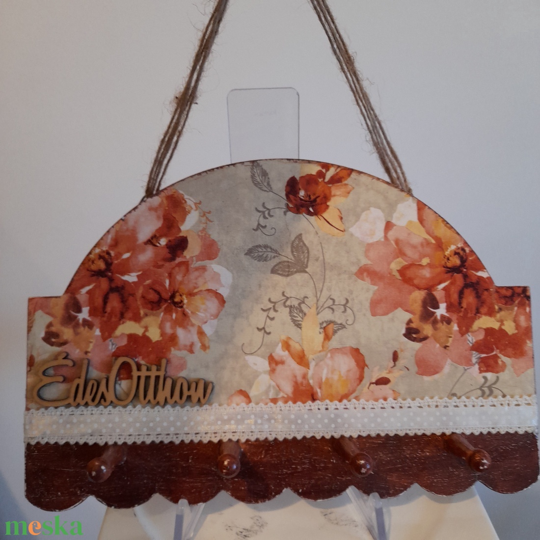 Vintage stílusú virágos kulcstartó vagy ékszertartó Édes otthon felirattal - otthon & életmód - dekoráció - fali és függő dekoráció - fali kulcstartó - Meska.hu Vintage stílusú virágos kulcstartó vagy ékszertartó Édes otthon felirattal - otthon & életmód - dekoráció - fali és függő dekoráció - fali kulcstartó - Meska.hu