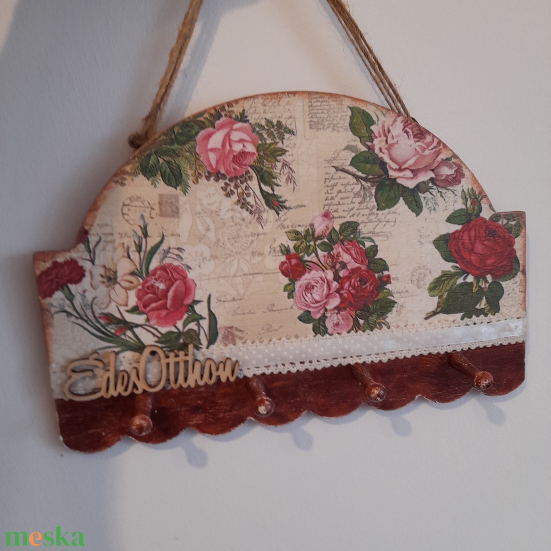 Vintage stílusú virágos kulcstartó vagy ékszertartó Édes otthon felirattal - otthon & életmód - dekoráció - fali és függő dekoráció - fali kulcstartó - Meska.hu
