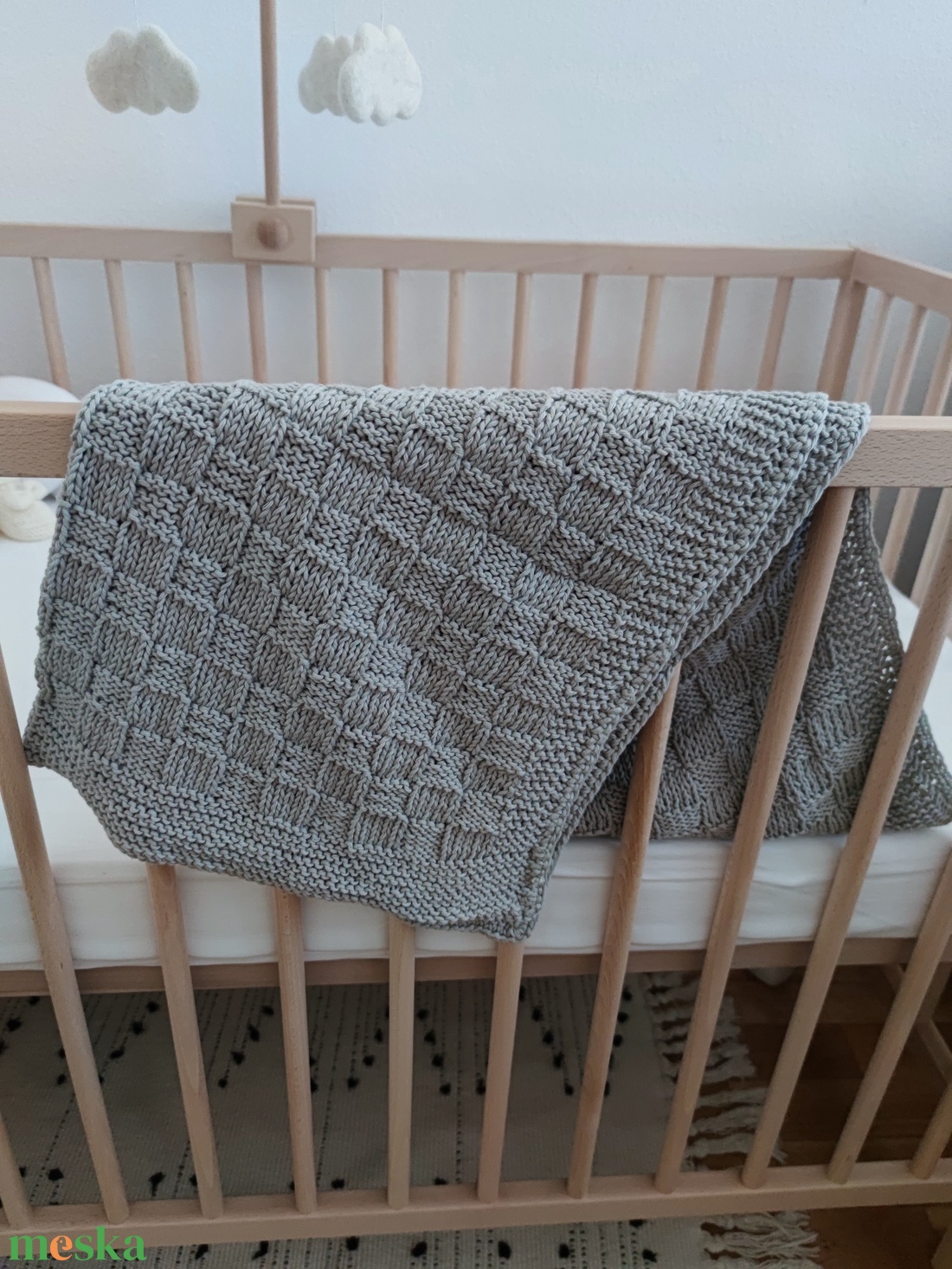 Puha,kötött világos szürke babatakaró - otthon & életmód - babaszoba, gyerekszoba - babatakaró, gyerek pléd - Meska.hu