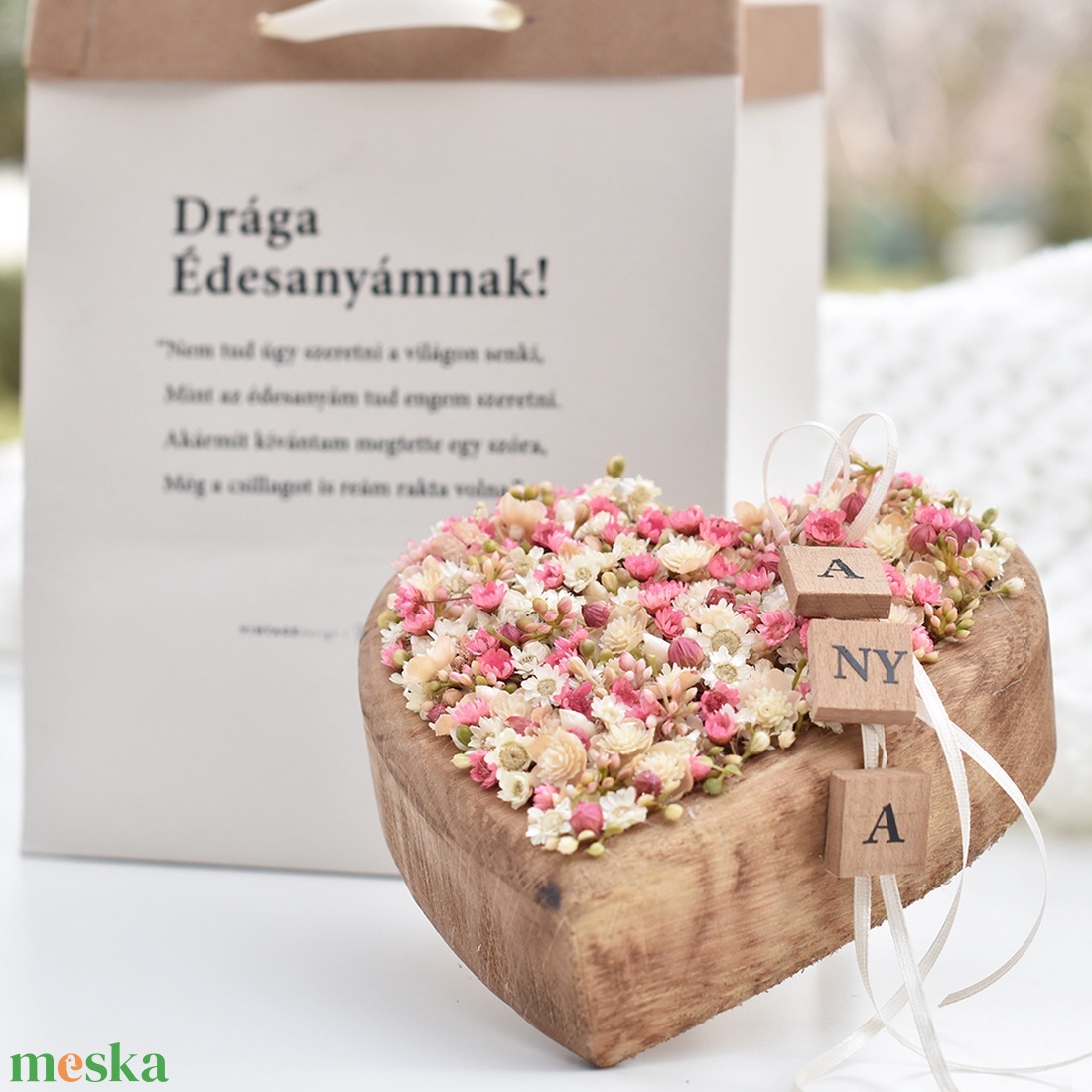 Szülőköszöntő szív alakú fa tál, korall és krém színű virágokkal - esküvő - emlék & ajándék - szülőköszöntő ajándék - Meska.hu Szülőköszöntő szív alakú fa tál, korall és krém színű virágokkal - esküvő - emlék & ajándék - szülőköszöntő ajándék - Meska.hu